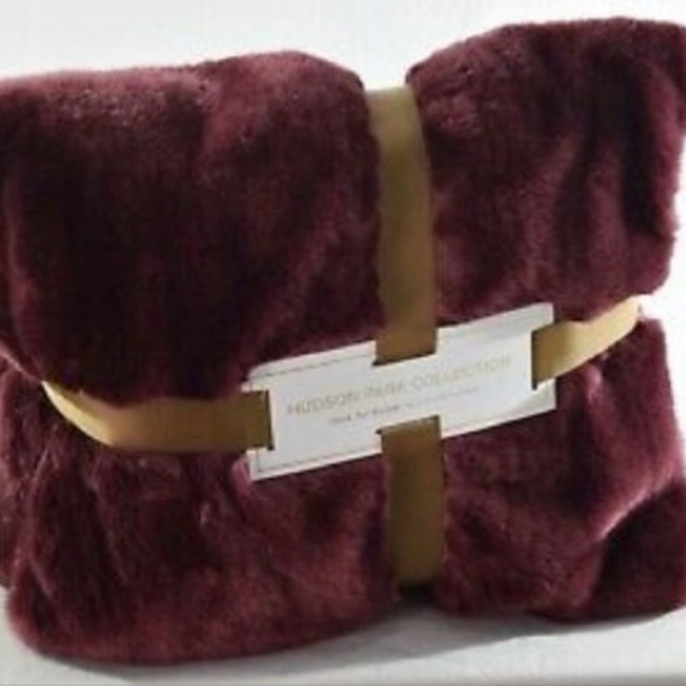 Hudson Park Faux Fur Merlot/Burgundy Throw 50”x70”